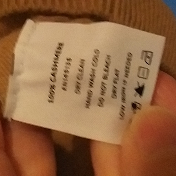 Soft by Naadam Cashmere sweater - Picture 4 of 7